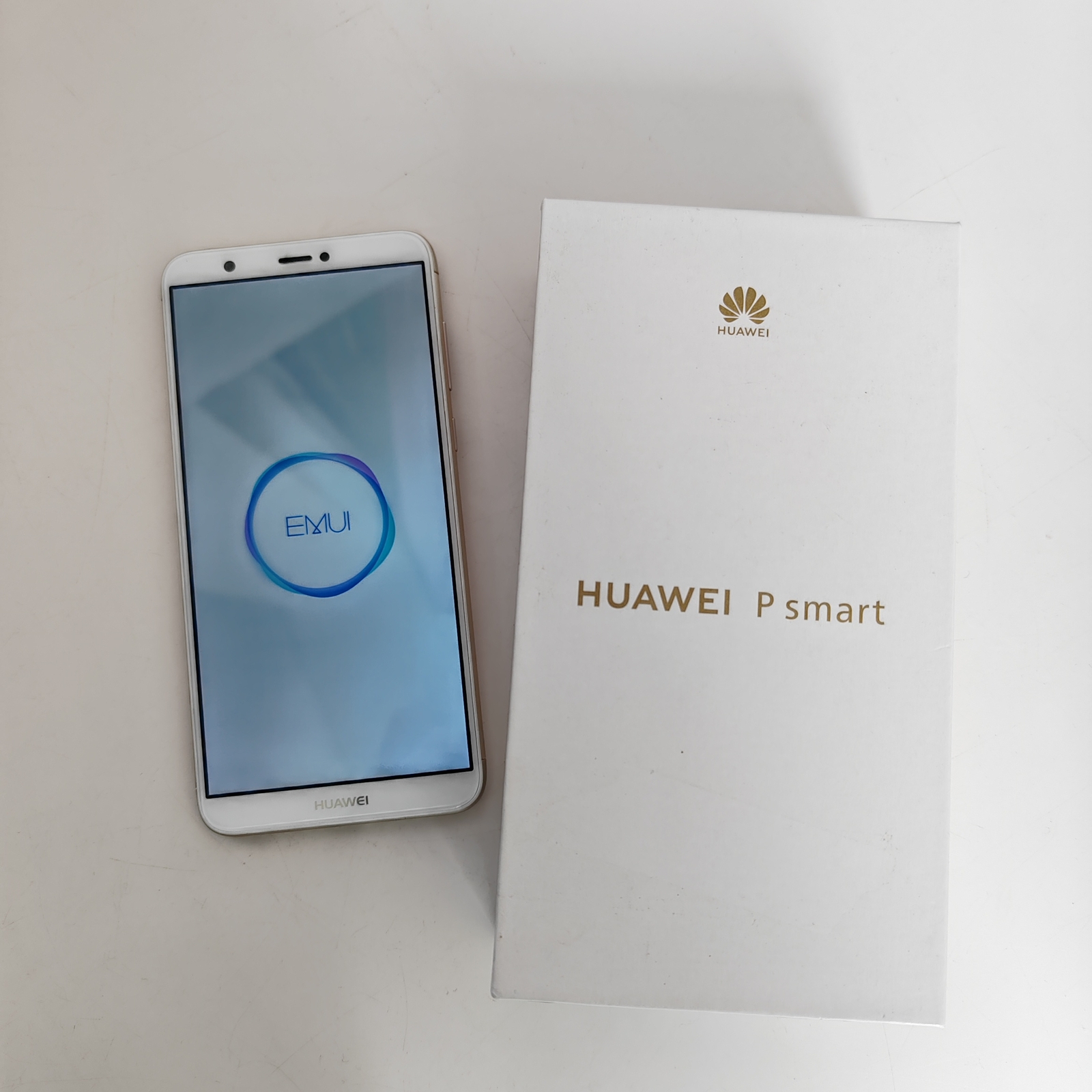 Huawei P smart Global 3+32GB 5.65'' 13MP Unlocked Google Android Smart Phone Storage 3+32GB Model FLG-LX1 Charger Included Yes colors Gold