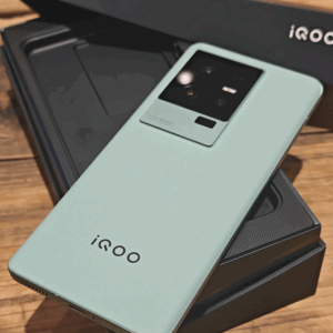 New vivo iQOO 11 Track /Legend Edition 5G 6.78" 256GB Snapdragon 8 Gen 2 Android storage 256GB 12GB RAM Colour Black - Image 3