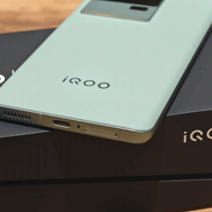New vivo iQOO 11 Track /Legend Edition 5G 6.78" 256GB Snapdragon 8 Gen 2 Android storage 256GB 12GB RAM Colour Black - Image 6