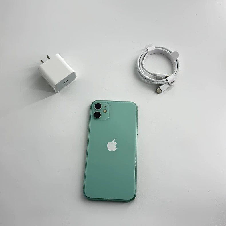 Apple iPhone 11 6.1" 12MP 64/128/256GB iOS 18 all colors with Face ID Storage 4GB+256GB