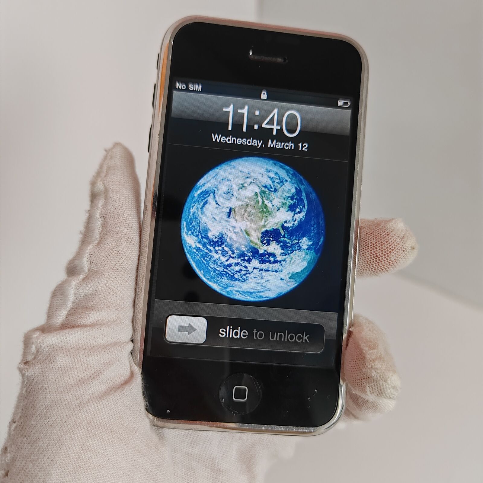 Apple iPhone 1st gen (iPhone 2G) 8GB very beautiful 2MP 3.5" iOS 1.0