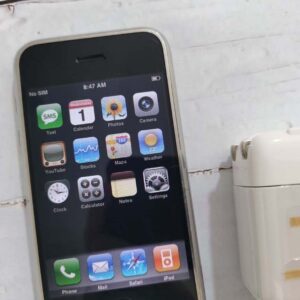 Apple iPhone first Generation Smart phone 2G 8GB IOS 1.0 ( Unlocked )