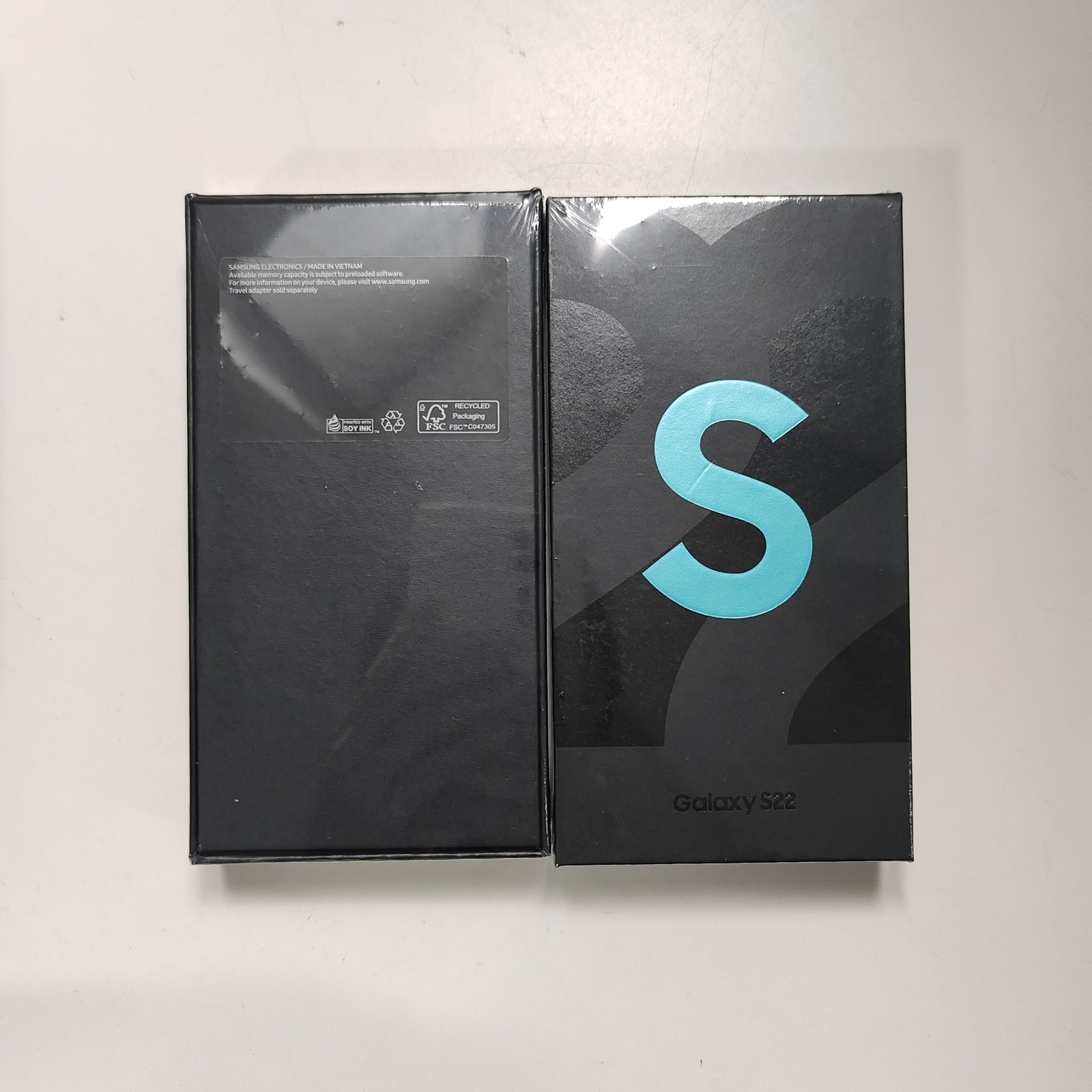 New Samsung Galaxy S22 5G 6.1"50MP 128/256GB-S901U1 Android Google Global Sealed Storage 128GB 8GB RAM colors Please note the color you need