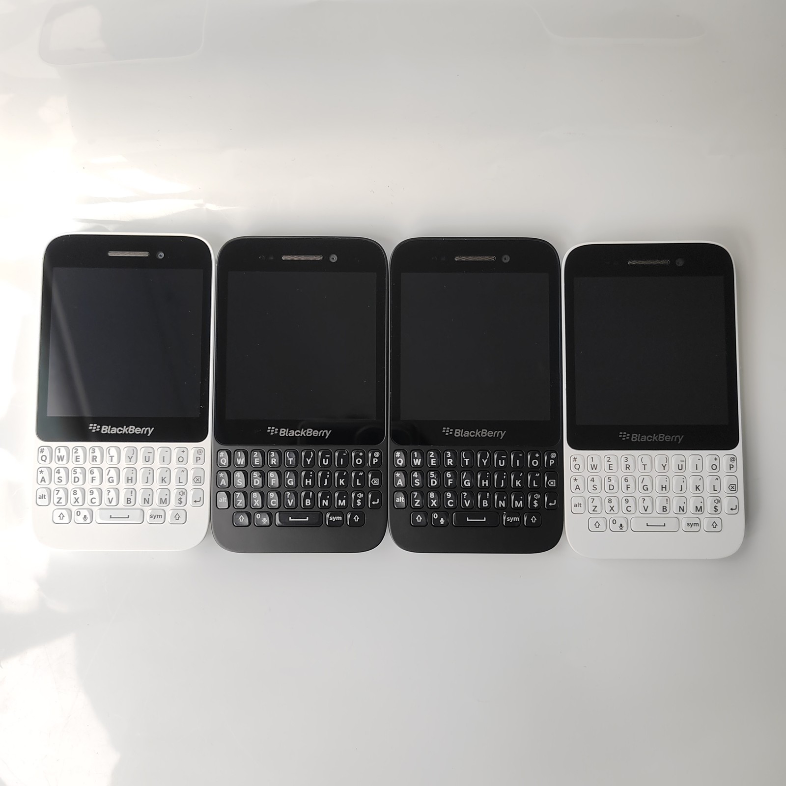 BlackBerry Q5 Unlocked 4G WiFi LTE 8GB 5MP QWERTY keyboard Cellphone (SQR100-1) Color Black
