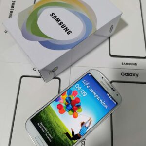 99%n ew Samsung Galaxy S4 GT-I9500 Unlocked 3G Android 32GB 13MP 5.0" Smartphone Color Random color Battery 1*battery