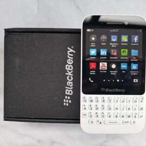 BlackBerry Q5 Unlocked 4G WiFi LTE 8GB 5MP QWERTY keyboard Cellphone (SQR100-1) Color White