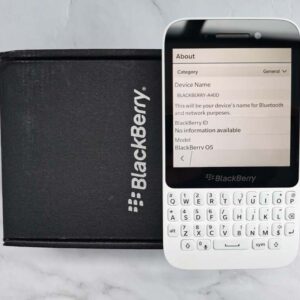 BlackBerry Q5 Unlocked 4G WiFi LTE 8GB 5MP QWERTY keyboard Cellphone (SQR100-1) Color White - Image 3