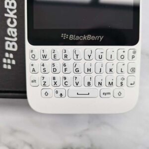 BlackBerry Q5 Unlocked 4G WiFi LTE 8GB 5MP QWERTY keyboard Cellphone (SQR100-1) Color White - Image 9