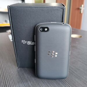 BlackBerry 9720 - Unlocked 3G Keyboard Smartphone BlackBerry OS 7.1 microSDHC Color Black