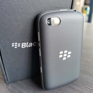 BlackBerry 9720 - Unlocked 3G Keyboard Smartphone BlackBerry OS 7.1 microSDHC Color Black - Image 2