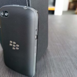 BlackBerry 9720 - Unlocked 3G Keyboard Smartphone BlackBerry OS 7.1 microSDHC Color Black - Image 3