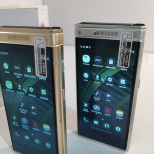 Samsung W2018 Android 4G 64GB SM-W2018 clamshell Phone - Unlocked Color Gold - Image 2