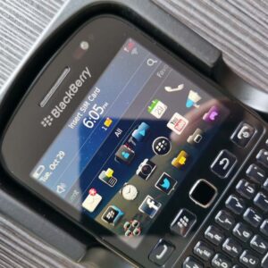 BlackBerry 9720 - Unlocked 3G Keyboard Smartphone BlackBerry OS 7.1 microSDHC Color Black - Image 6