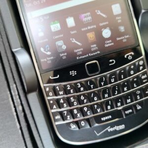 95%N ew BlackBerry Bold Touch 9930 Unlcoked 6GB GPS WiFi 3G Bluetooth Cellphone battery 1*battery - Image 3