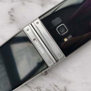 Samsung W2018 Android Unlocked 4G 256GB Super AMOLED 4.2” Clamshell Phone Color Silver - Image 7