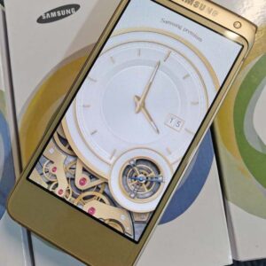 Unlocked Samsung SM-W2017 Android flip phone good condition