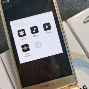 Unlocked Samsung SM-W2017 Android flip phone good condition - Image 2
