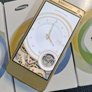 Unlocked Samsung SM-W2017 Android flip phone good condition - Image 4
