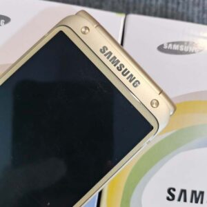 Unlocked Samsung SM-W2017 Android flip phone good condition - Image 5