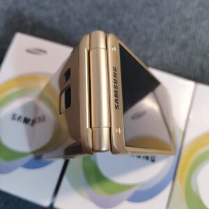 Unlocked Samsung SM-W2017 Android flip phone good condition - Image 9