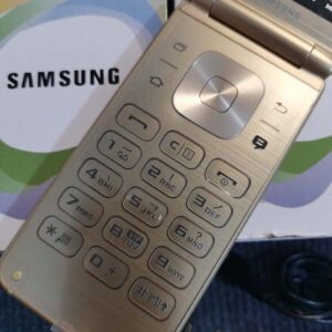 Unlocked Samsung SM-W2017 Android flip phone good condition - Image 11