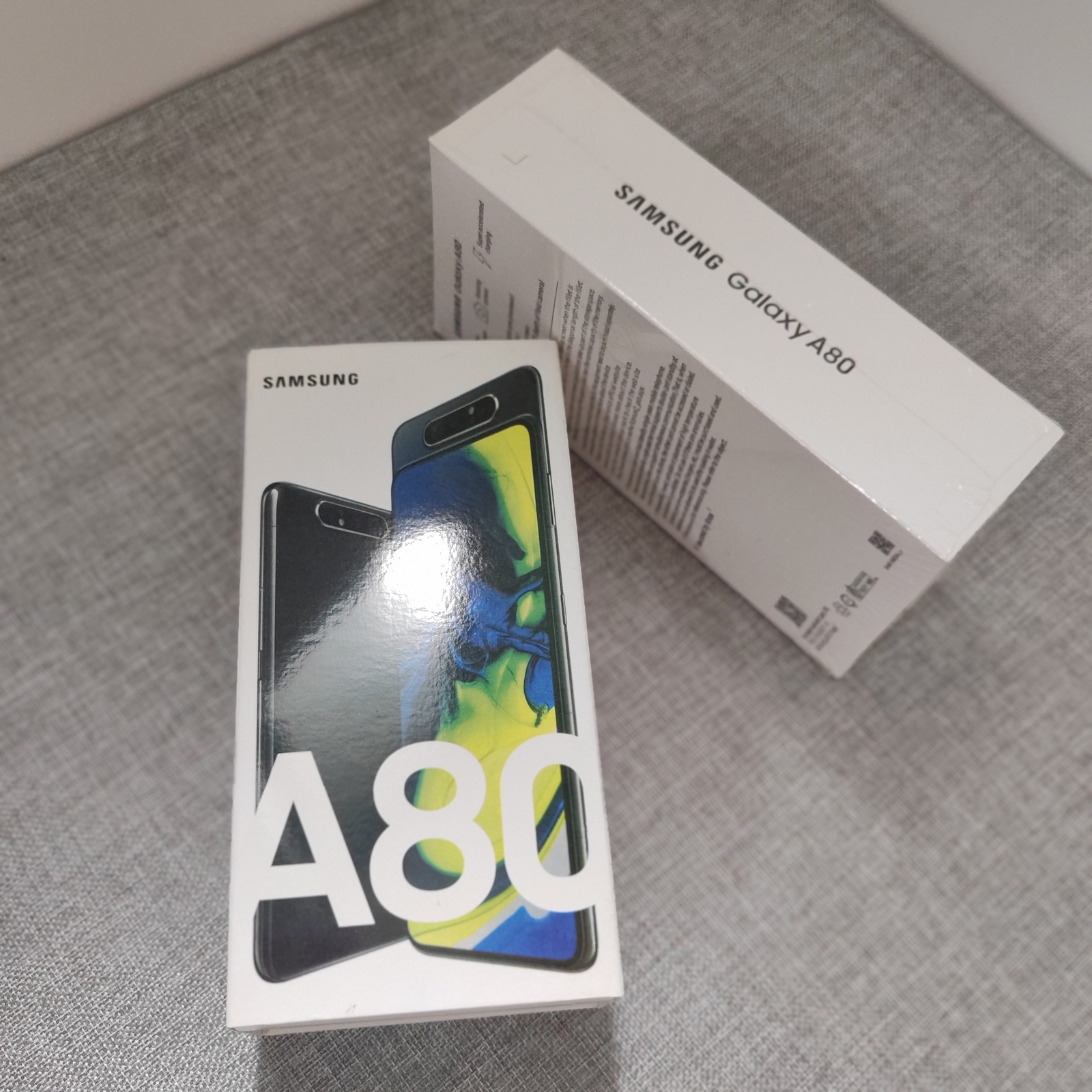 Samsung Galaxy A80 6.7" 48MP SM-A805F 128GB Android 9 SmartPhone Colore Indicare il colore di cui avete bisogno Capacità di memorizzazione 128GGB Contenuto del pacco  Telefoni cellulari e caricabatterie