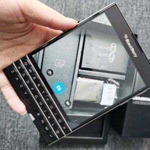 99%new BlackBerry Passport Q30 32GB 13MP (SQW100-1) QWERTY Keyboard Cellphone Color Black - Image 11