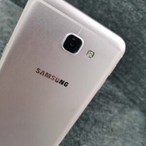 Samsung Galaxy A8 (2016) SM-A810F - Unlocked 4G - Android - 16MP 32GB Smartphone - Image 2
