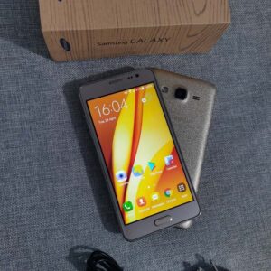 Samsung Galaxy On5 SM-G5500 Unlocked Cell Phone Good Condition Bundle Description 2 batteries
