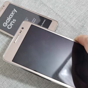 Samsung Galaxy On5 SM-G5500 Unlocked Cell Phone Good Condition Bundle Description 2 batteries - Image 11