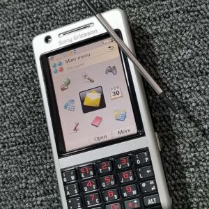 Sony Ericsson P1 P1i UMTS Unlocked 2G 3G 3MP 2.6" Smartphone - Silver Black battery 1*battery