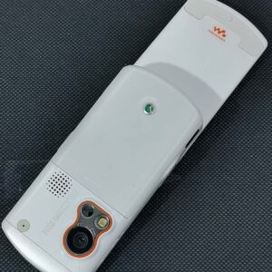 Sony Ericsson W900 W900i Unlocked 3G swivelling Walkman music-phone Works fine battery 1*battery - Image 2