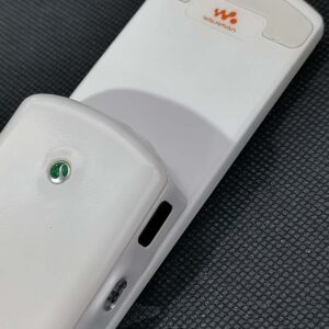 Sony Ericsson W900 W900i Unlocked 3G swivelling Walkman music-phone Works fine battery 1*battery - Image 4