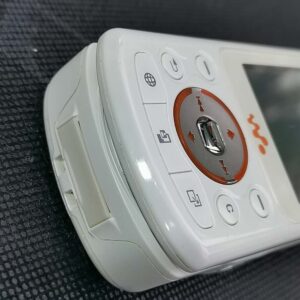 Sony Ericsson W900 W900i Unlocked 3G swivelling Walkman music-phone Works fine battery 1*battery - Image 6