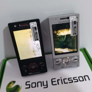 Unlocked Sony Ericsson W705 3G networks Working well Black & Silver Bundle Description 2 batteries Color Black - Image 2