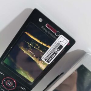 Unlocked Sony Ericsson W705 3G networks Working well Black & Silver Bundle Description 2 batteries Color Black - Image 9