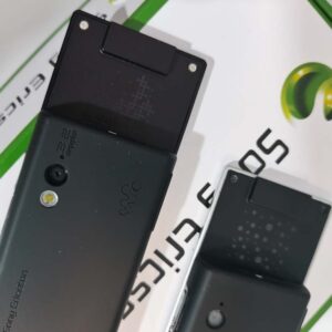 Unlocked Sony Ericsson W705 3G networks Working well Black & Silver Bundle Description 2 batteries Color Black - Image 11