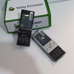 Unlocked Sony Ericsson W705 3G networks Working well Black & Silver Bundle Description 2 batteries Color Black - Image 13