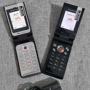 Sony Ericsson W380i 14MB 2G GSM Mini-SIM clamshell Keyboard Cellphone (Unlocked) Bundle Description 1 * battery Color Purple