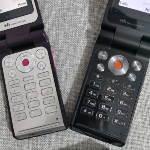 Sony Ericsson W380i 14MB 2G GSM Mini-SIM clamshell Keyboard Cellphone (Unlocked) Bundle Description 1 * battery Color Purple - Image 2