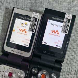 Sony Ericsson W380i 14MB 2G GSM Mini-SIM clamshell Keyboard Cellphone (Unlocked) Bundle Description 1 * battery Color Purple - Image 3