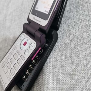 Sony Ericsson W380i 14MB 2G GSM Mini-SIM clamshell Keyboard Cellphone (Unlocked) Bundle Description 1 * battery Color Purple - Image 4