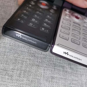 Sony Ericsson W380i 14MB 2G GSM Mini-SIM clamshell Keyboard Cellphone (Unlocked) Bundle Description 1 * battery Color Purple - Image 6
