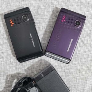 Sony Ericsson W380i 14MB 2G GSM Mini-SIM clamshell Keyboard Cellphone (Unlocked) Bundle Description 1 * battery Color Purple - Image 12