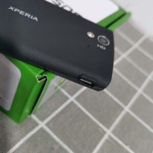 ST18i -Sony Ericsson Xperia ray - Unlocked 3G GSM Smartphone Black Bundle Description 2*batteries - Image 11