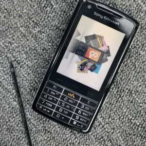 Sony Ericsson W960 W960i 8GB Unlocked 2G/3G Walkman 2.6" Cellphone Works well Charger Included Yes battery 1 * Battery