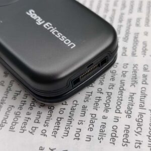 Sony Ericsson Z550 Z550i Z550a Unlocked 2G 25MB 1.3MP Clamshell phone Very Rare battery battery x 1 - Image 3