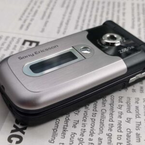 Sony Ericsson Z550 Z550i Z550a Unlocked 2G 25MB 1.3MP Clamshell phone Very Rare battery battery x 1 - Image 10