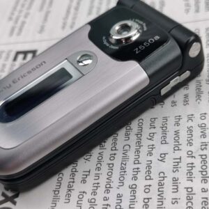 Sony Ericsson Z550 Z550i Z550a Unlocked 2G 25MB 1.3MP Clamshell phone Very Rare battery battery x 1 - Image 12