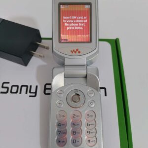 Unlocked Sony Ericsson W300 W300i Radio GSM 2G Bluetooth Keyboard Cellphone Bundle Description 1 battery